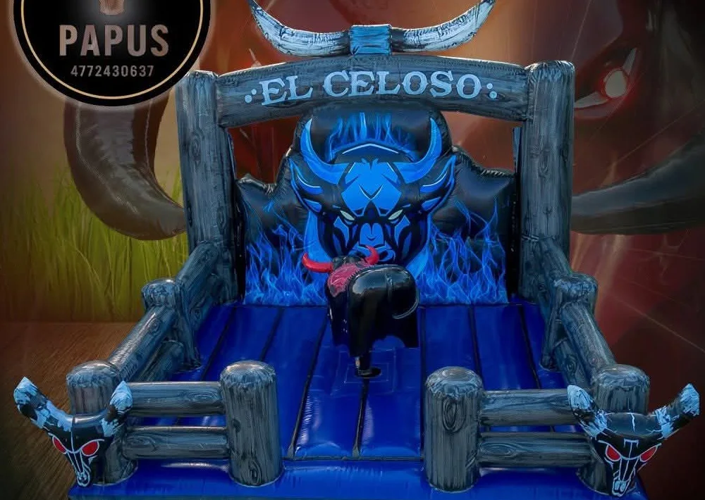 El Celoso, toro mecánico con ruedo azul